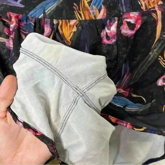 Lululemon Hotty Hot Low-Rise Lined Short 4" Sz 14 - Picture 4 of 10